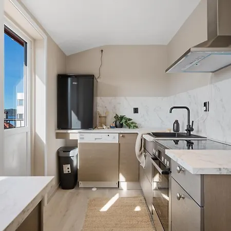 Apartment Toppleilighet Pa Sandviken Med Balkong